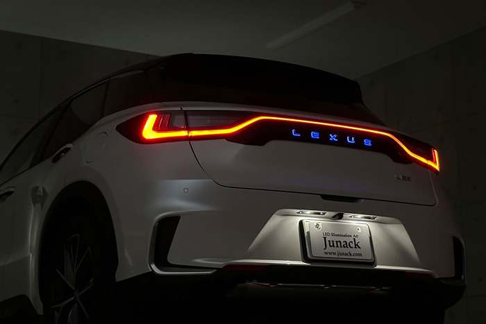 レクサスLBX専用 LEDトランスワードイルミネーション
