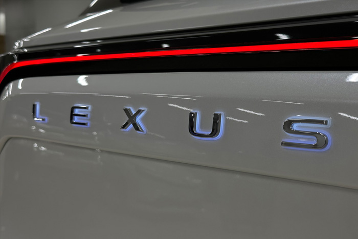 レクサスLBX専用 LEDトランスワードイルミネーション