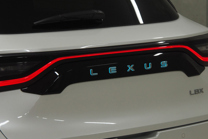 レクサスLBX専用 LEDトランスワードイルミネーション